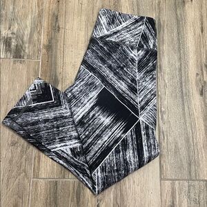 Lululemon Wunder Under Black and White Crop Leggings Size 4